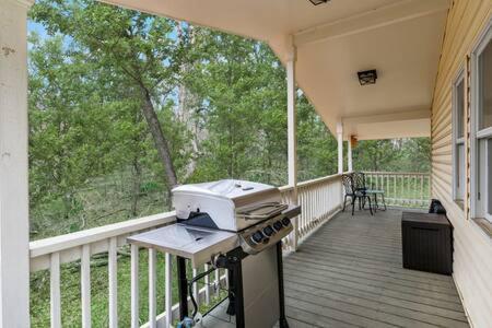 Harpers Ferry Cabin Hot Tub, Deck, Fire Pit, Wifi Exterior photo
