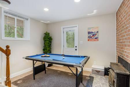 Harpers Ferry Cabin Hot Tub, Deck, Fire Pit, Wifi Exterior photo
