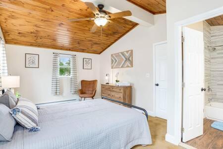 Harpers Ferry Cabin Hot Tub, Deck, Fire Pit, Wifi Exterior photo