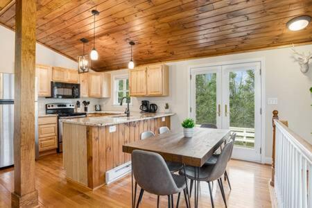 Harpers Ferry Cabin Hot Tub, Deck, Fire Pit, Wifi Exterior photo